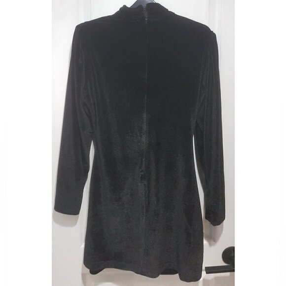 {Blogger Favorite!} Zara | Black Velvet Mini Dress with cutout - Picture 4 of 10